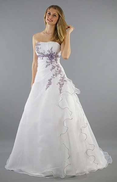 Alina - Brautkleid mit Blumen-Stickerei | Schmetterling Brautkleid